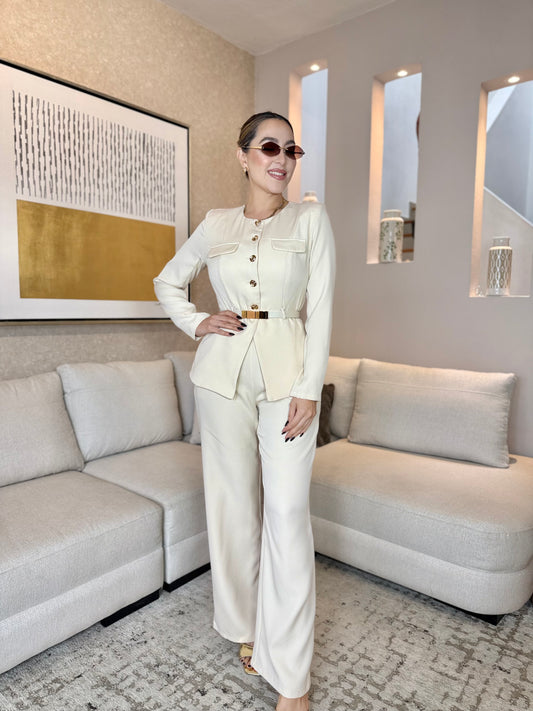 SET BEIGE SACO Y PANTALON BOTONES DORADOS